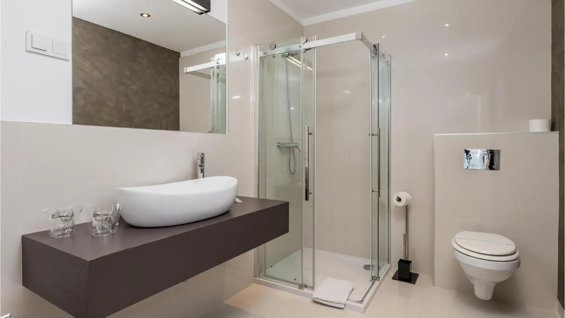 Gorgeous Apartment In Kampor With Kitchen