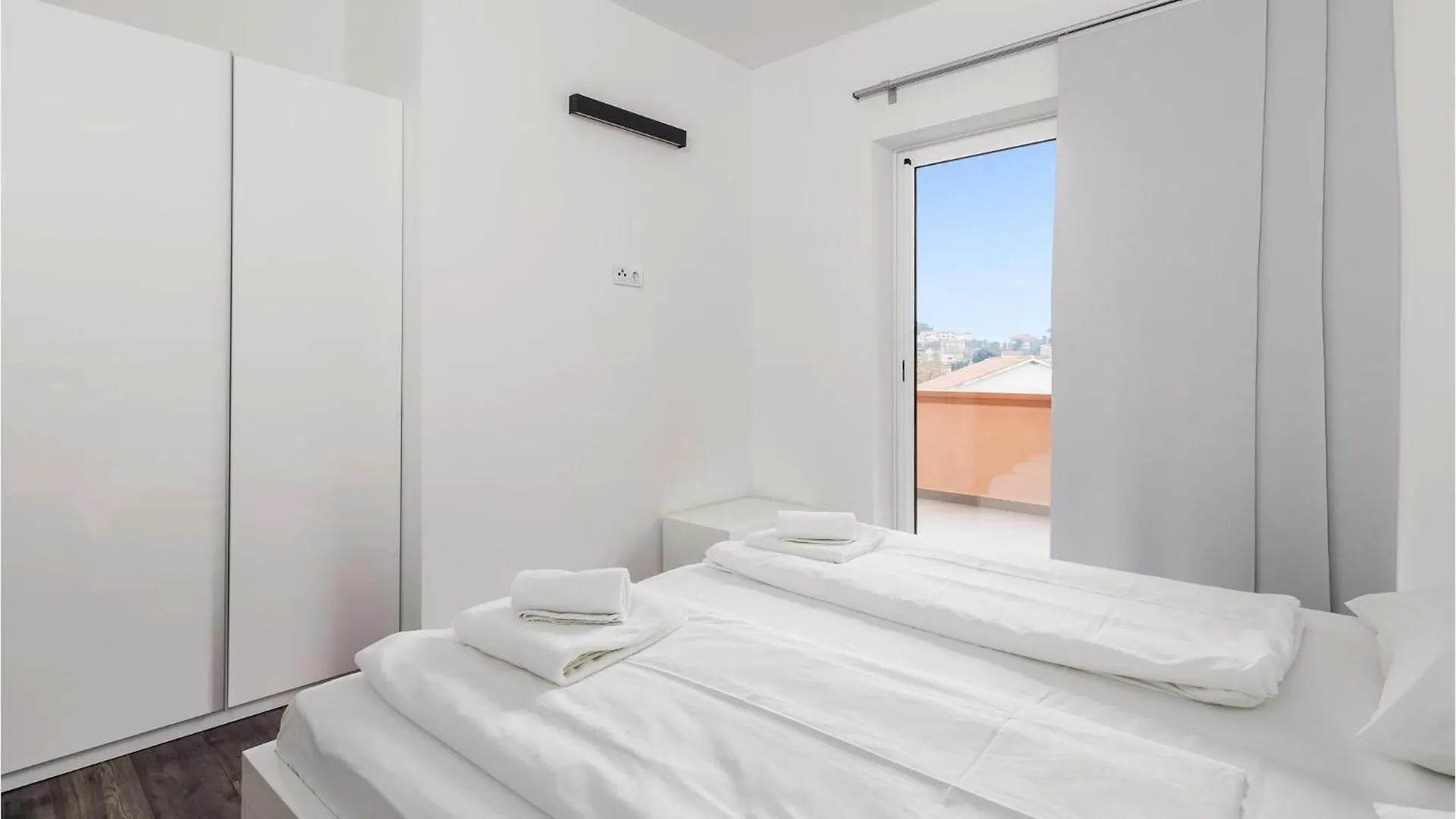 Gorgeous Apartment In Kampor With Kitchen