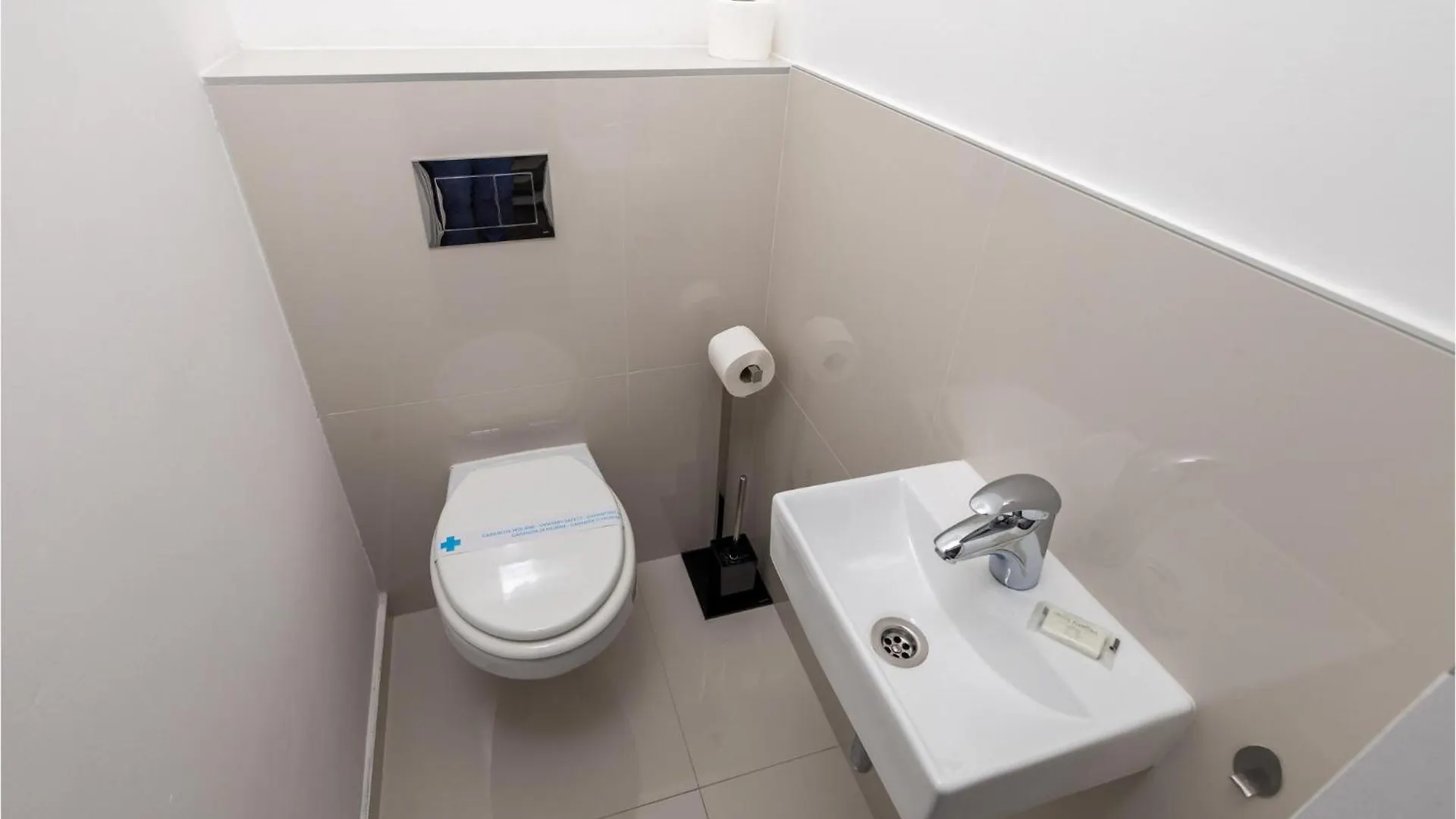 Gorgeous Apartment In Kampor With Kitchen